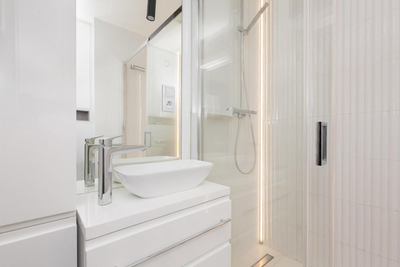 Apartament Bielany 3 Min From Metro With 5-Meals Per Day Diet Catering, Air Conditioning And Free Parking Warschau Buitenkant foto